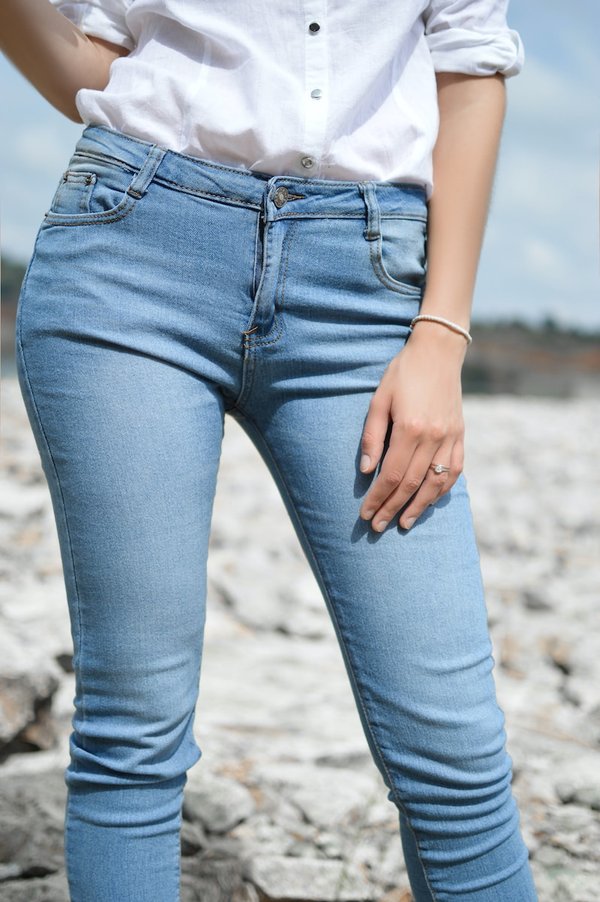 Skinny Jeans : Le guide ultime pour maîtriser la tendance, différencier du slim et adopter les looks incontournables