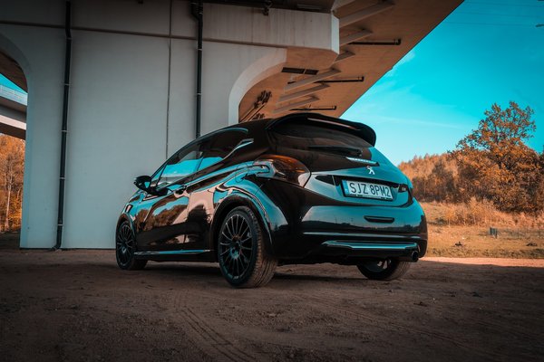 Aventures de Lucie et les voitures Peugeot à Paris : Break dans la Ville Lumière